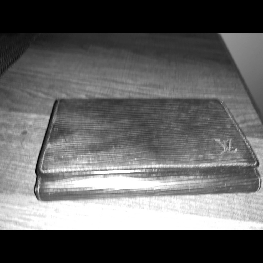 Versatile LV Wallet